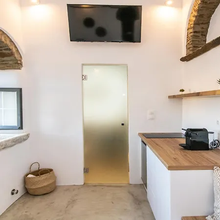 Livadi House Tinos Patitiri بيت للعطل *