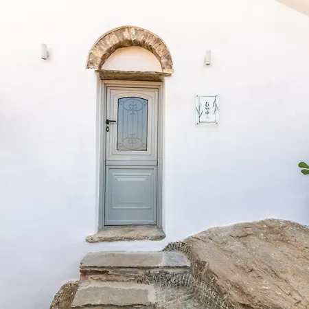 Livadi House Tinos Patitiri بيت للعطل *